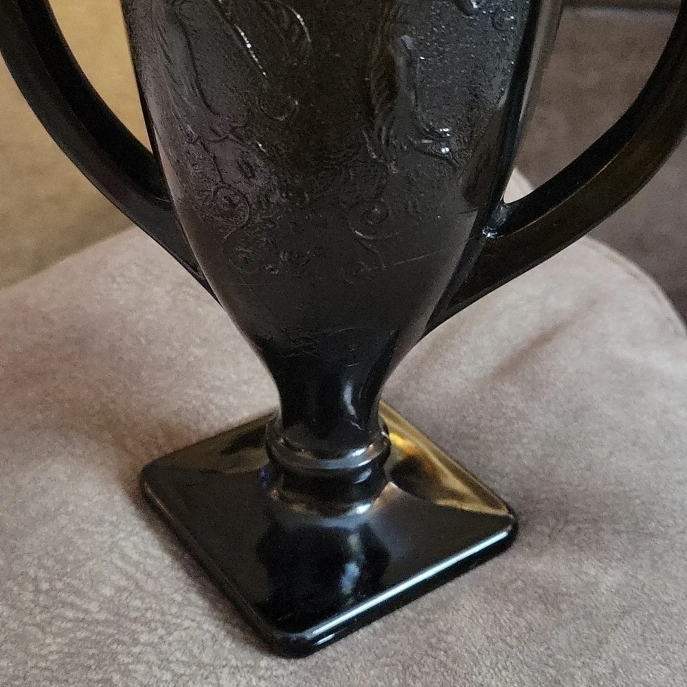 VTG 1937 LE Smith Black Glass Amethyst Trophy Castlecore Vase